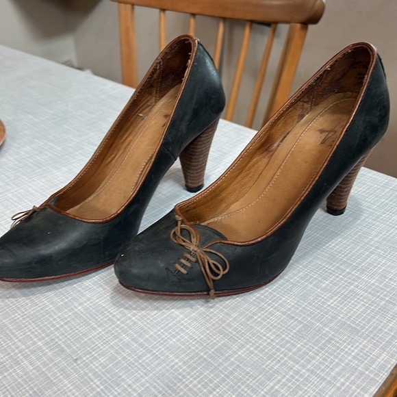 Vintage Leather J shoes - Picture 7 of 8